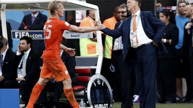 Dirk Kuyt, delantero de Holanda que jug� como lateral ante Chile.. EFE
