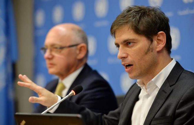El ministro de Econom�a de Argentina, Axel Kicillof (d), habla junto al ministro de Relaciones Exteriores argentino, Hector Timerman durante una conferencia de prensa despu�s del encuentro del G77 titulado Reestructuraci�n de la Deuda Soberana: el caso. EFE