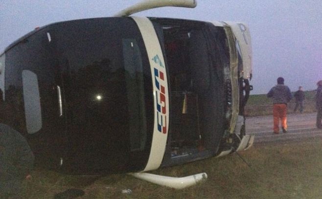 �"mniubus de EGA volvado en ruta 9.. Pablo Ya�ez / Twitter @pabloy90 �"mniubus de EGA volvado en ruta 9.. Pablo Ya�ez / Twitter @pabloy90