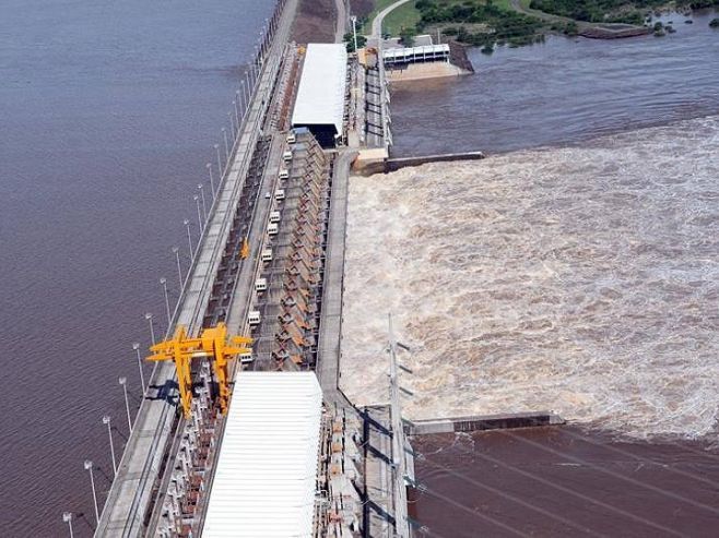 U$5 millones por d�a le cuesta a UTE la crecida del r�o Uruguay. 