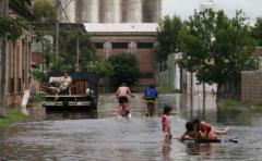 Esperan cerca de 3.500 evacuados por inundaciones en el litoral