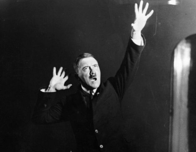 En fotos: así practicaba Adolf Hitler sus discursos. Getty Images