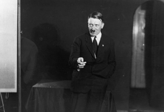 En fotos: así practicaba Adolf Hitler sus discursos. Getty Images