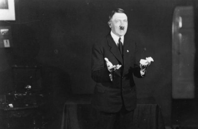 En fotos: así practicaba Adolf Hitler sus discursos. Getty Images