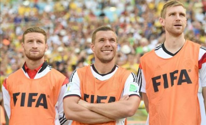 Shkodran Mustafi, Lukas Podolski y Per Mertesacker.. EFE Shkodran Mustafi, Lukas Podolski y Per Mertesacker.. EFE