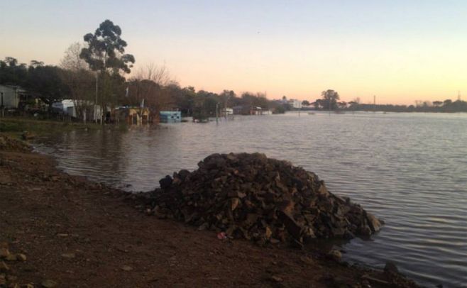 Centenares de familias salteñas abandonaros sus hogares debido a la crecida del río. Javier Castro