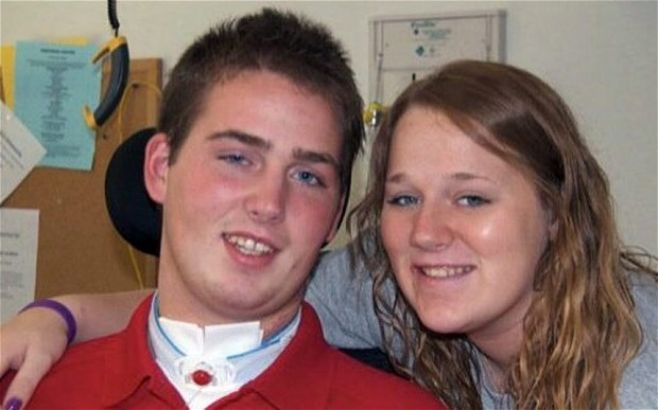 La historia del primer paral�tico en mover sus dedos con su mente. 