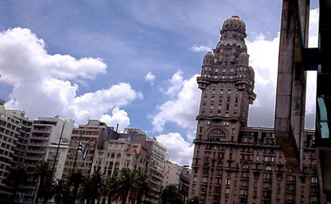 "Divino Salvo", la mirada "cariñosa" de un edificio histórico. AD HOC / Foto: Javier Calvelo