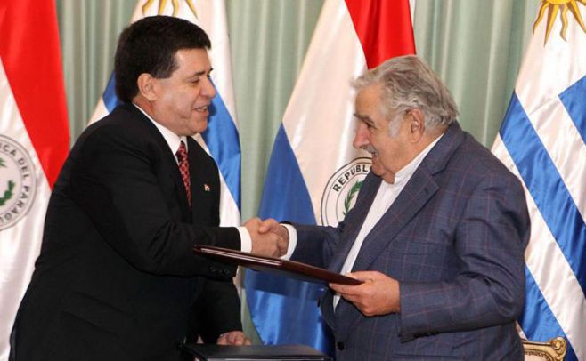 José Mujica firma acuerdos bilaterales con Horacio Cartes