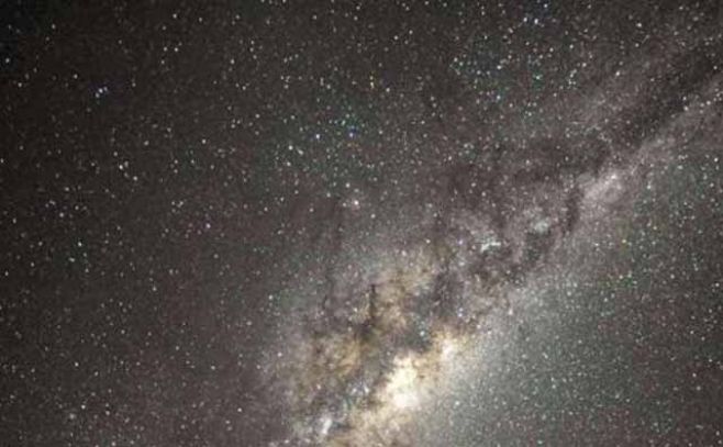 Vía Láctea podría ser mucho más ligera que Andrómeda
