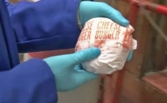 Así es como se disuelve una hamburguesa