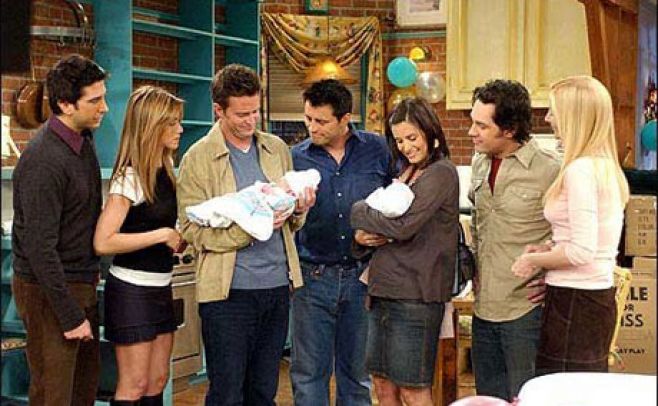 Escena del �ltimo cap�tulo de Friends. Escena del �ltimo cap�tulo de Friends.