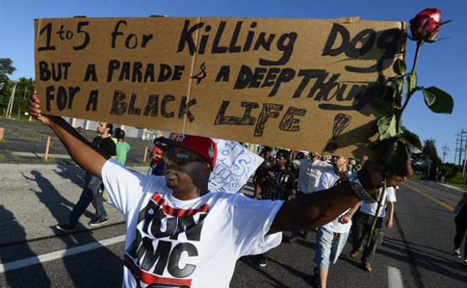 Autoridades de Ferguson piden a ciudadanos que se queden en casa