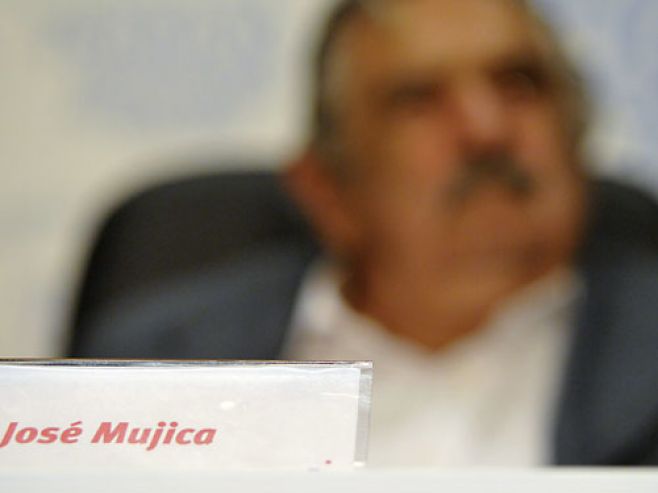 Mujica negó estar metiéndose en la campaña electoral