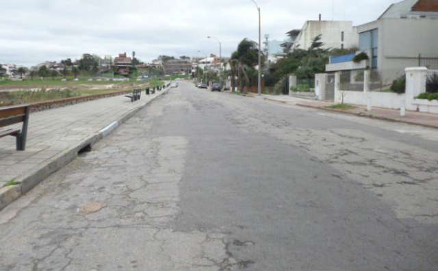 La Rambla de Punta Gorda vive un momento de auge a pesar de la mala condición de su pavimento