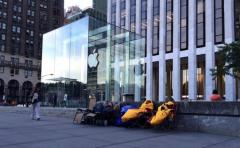 Fanáticos de Apple hacen fila por el iPhone 6