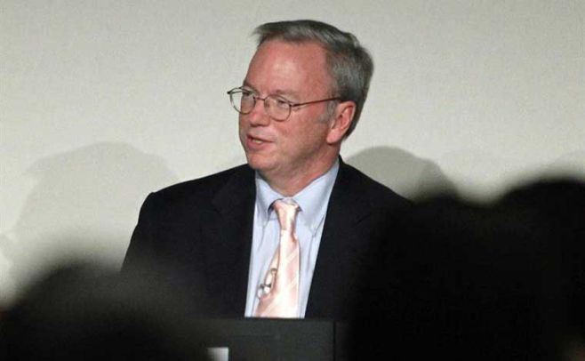 El presidente ejecutivo de Google, Eric Schmidt, durante la I Reuni�n del Consejo Asesor sobre el derecho al olvido/Madrid. EFE/Hugo Ortu�o