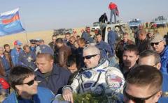 Aterriza con éxito nave con tres astronautas a bordo