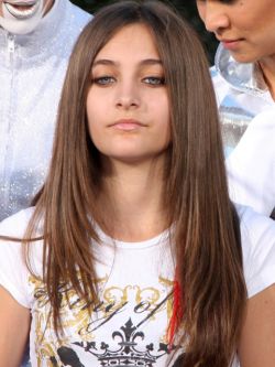 Paris Jackson, hija de Michael, estaría embarazada a los 16