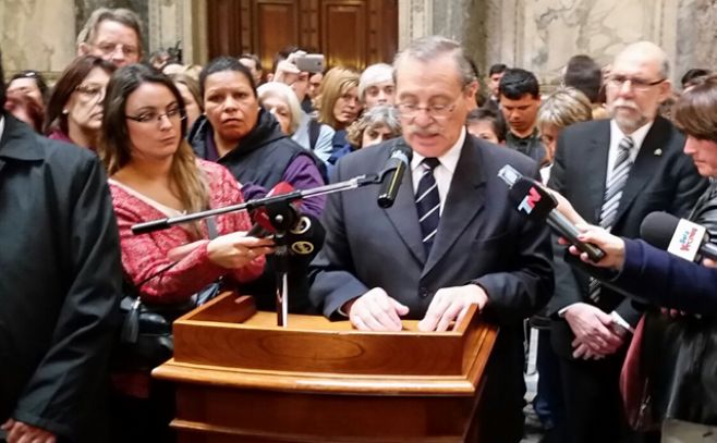 Cientos de personas le dieron el último adiós a China Zorrilla. Claudio Guido.