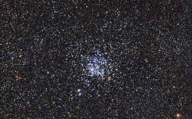 Telescopio capta imagen del Cúmulo del Pato Salvaje