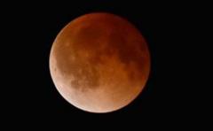 La luna se pudo ver otra vez rojiza por eclipse total