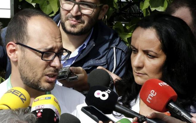 El doctor Germ�n Ram�rez (i), de Medicina Interna del hospital La Paz y miembro del equipo que atiende a Teresa Romero, la auxiliar de enfermer�a con �bola, junto a Yolanda Fuentes (d), subdirectora del Hospital Carlos III-La Paz, durante las declarac. EFE El doctor Germ�n Ram�rez (i), de Medicina Interna del hospital La Paz y miembro del equipo que atiende a Teresa Romero, la auxiliar de enfermer�a con �bola, junto a Yolanda Fuentes (d), subdirectora del Hospital Carlos III-La Paz, durante las declarac. EFE