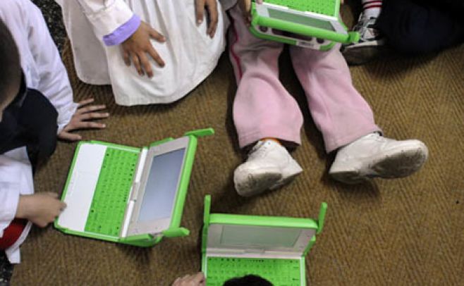 Niños uruguayos "revolucionan" sistemas de riego con robots