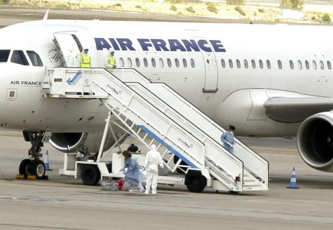 Alerta en aeropuerto de Madrid ante sospechas de pasajero con ébola. EFE