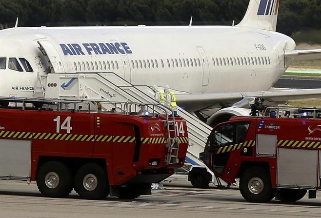 Alerta en aeropuerto de Madrid ante sospechas de pasajero con ébola. EFE