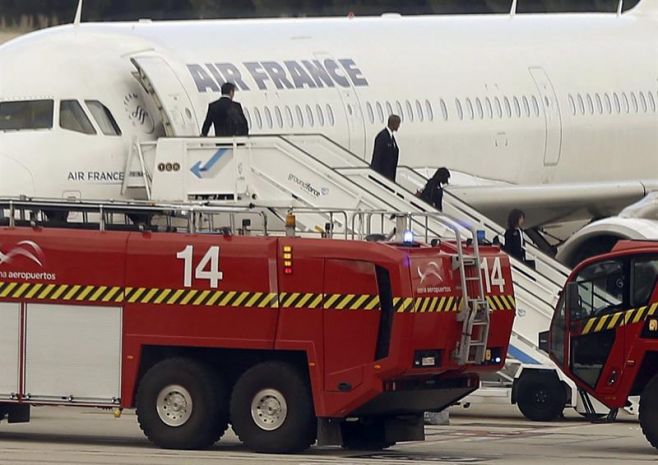 Alerta en aeropuerto de Madrid ante sospechas de pasajero con ébola. EFE