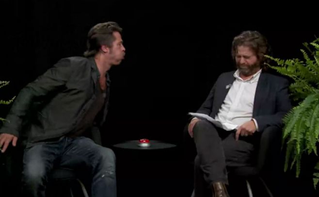 Brad Pitt se enojó: escupió un chicle a un entrevistador