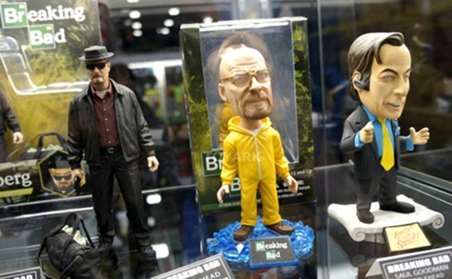 Retiran muñecos de "Breaking Bad" y protagonistas se enojan Retiran muñecos de "Breaking Bad" y protagonistas se enojan