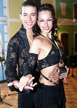 La pareja de bailarines formada por el uruguayo Adrin Rodrguez y la brasilea Anita Santos. EFE