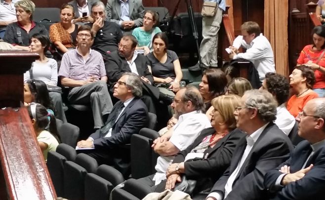 Almagro escuchando a Markarin.