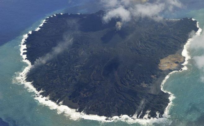 Isla nipona aumenta por nueve su tamaño tras erupción