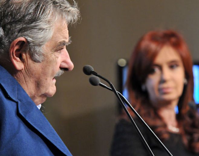 Mujica propone a Argentina recuperar Malvinas "con las mujeres" Mujica propone a Argentina recuperar Malvinas "con las mujeres"