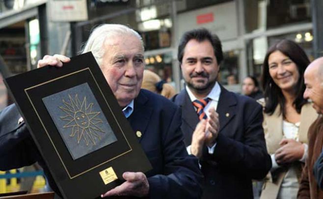 Homenaje a Páez Vilaró en rambla de Atlántida