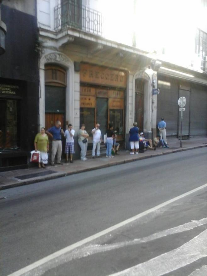 Otra vez colas en la puerta de la Junta Electoral de Montevideo
