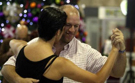 Fiesta de fin de año en el Mercado Agrícola. EFE