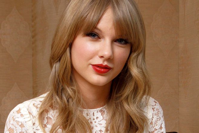 Taylor Swift comenzó el 2015 en el suelo Taylor Swift comenzó el 2015 en el suelo