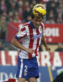 Godín arrancó el 2015 a puro gol y se lo dedicó al "Cacique"