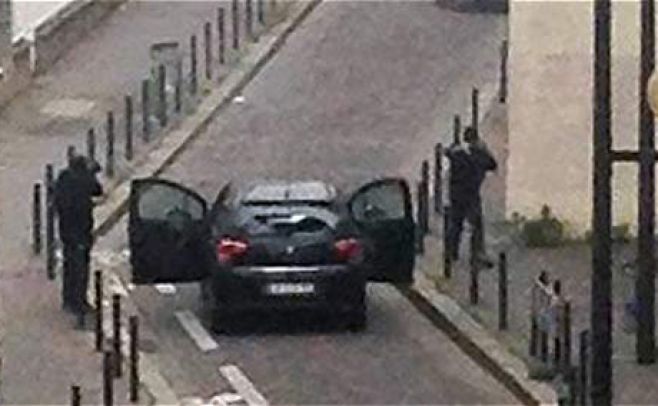 Identifican a los tres terroristas responsables de la masacre de París