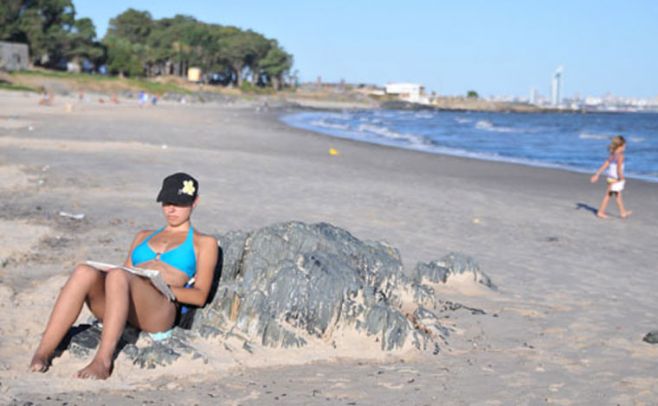 Lecturas de verano: qué prefieren leer los uruguayos