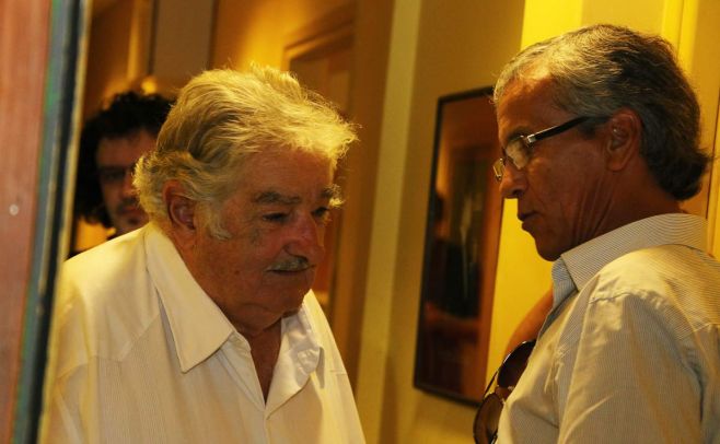 Mujica y la posibilidad de nueva rebaja de combustibles: "Si se tiene que hacer una corrección, se hará". Claudio Guido/Ecom