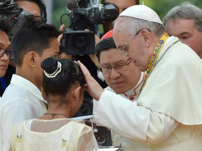 La pregunta de una niña que el Papa no supo responder. EFE