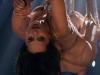 Dakota Johnson aparece como "piñata" en video de "50 Sombras de Grey"
