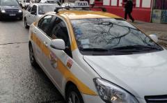 Conflicto taxi: posponen reunión en MTSS para evitar "enfrentamientos"