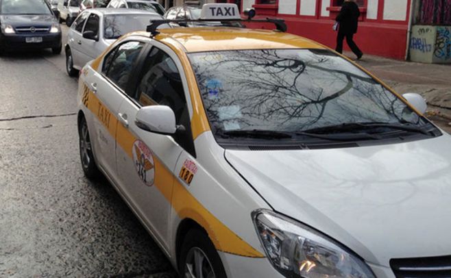 Conflicto taxi: posponen reunión en MTSS para evitar "enfrentamientos"