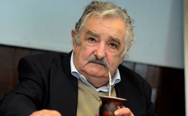 Mujica: "No nos quedaremos de brazos cruzados si hombres pegan a mujeres" Mujica: "No nos quedaremos de brazos cruzados si hombres pegan a mujeres"